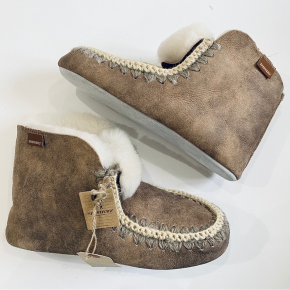 Shepherd 100% sheepskin suede slippers - Picture 3 of 5